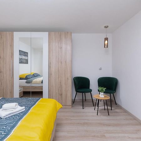 Apartment Ena Near Pula Amphitheater Bagian luar foto