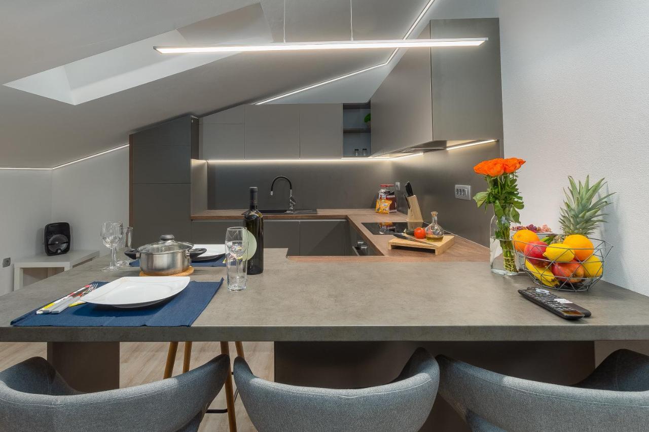 Apartment Ena Near Pula Amphitheater Bagian luar foto