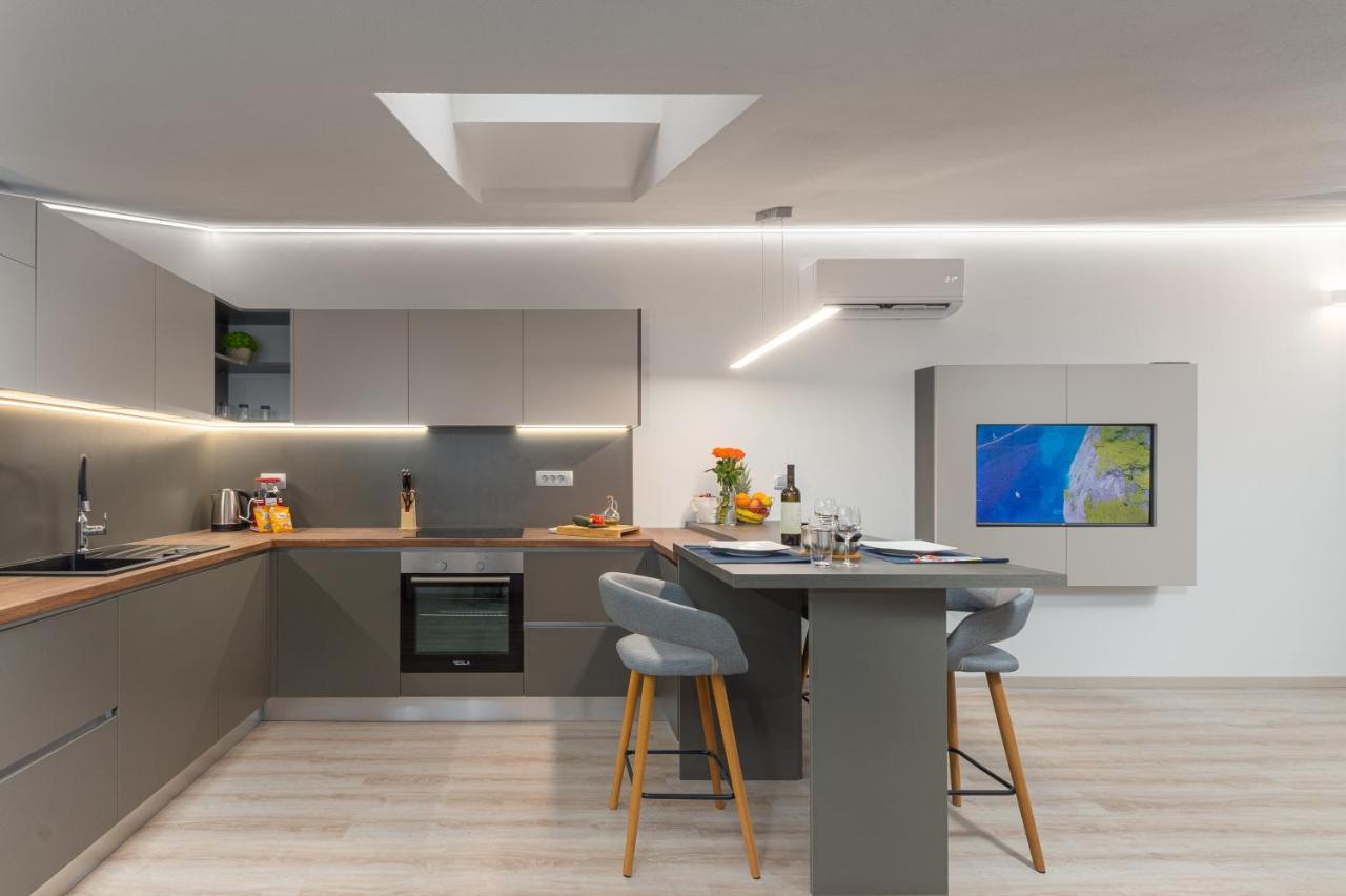 Apartment Ena Near Pula Amphitheater Bagian luar foto