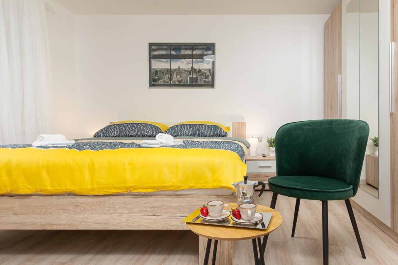 Apartment Ena Near Pula Amphitheater Bagian luar foto