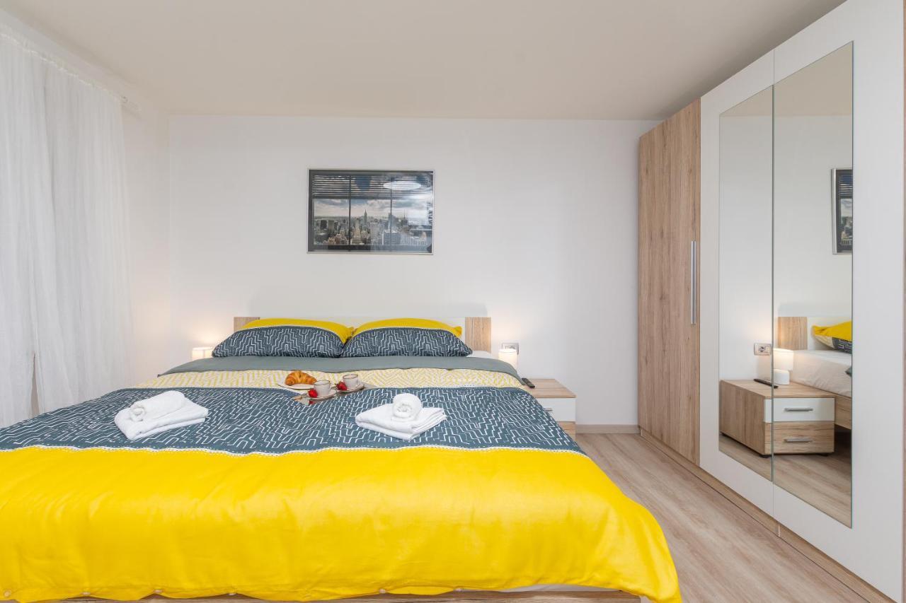Apartment Ena Near Pula Amphitheater Bagian luar foto