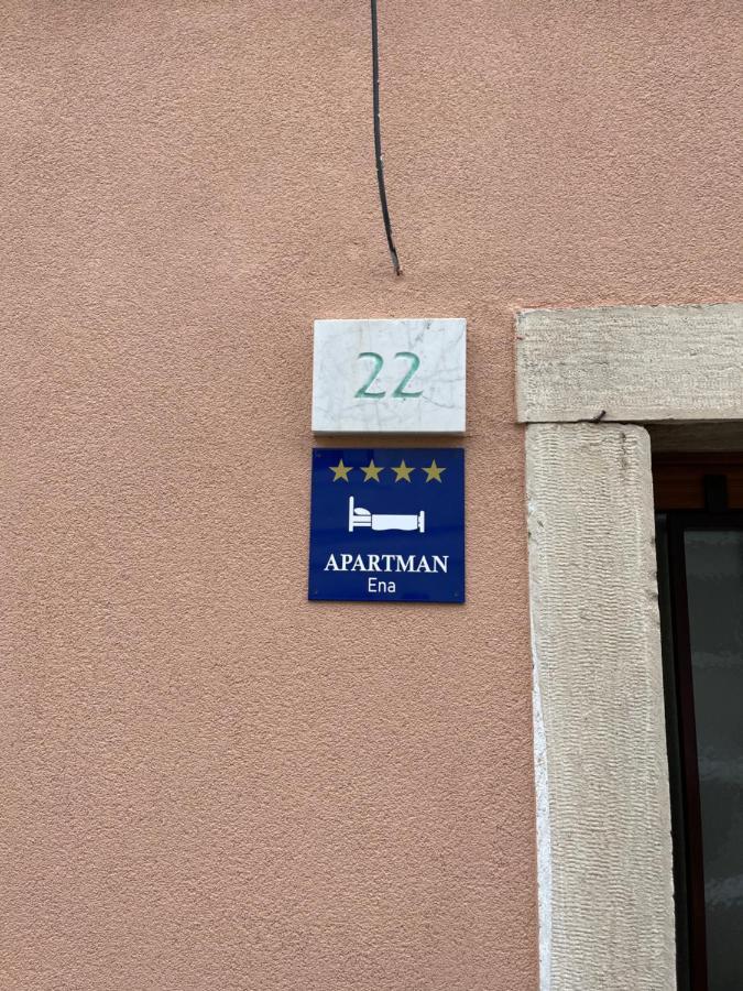 Apartment Ena Near Pula Amphitheater Bagian luar foto