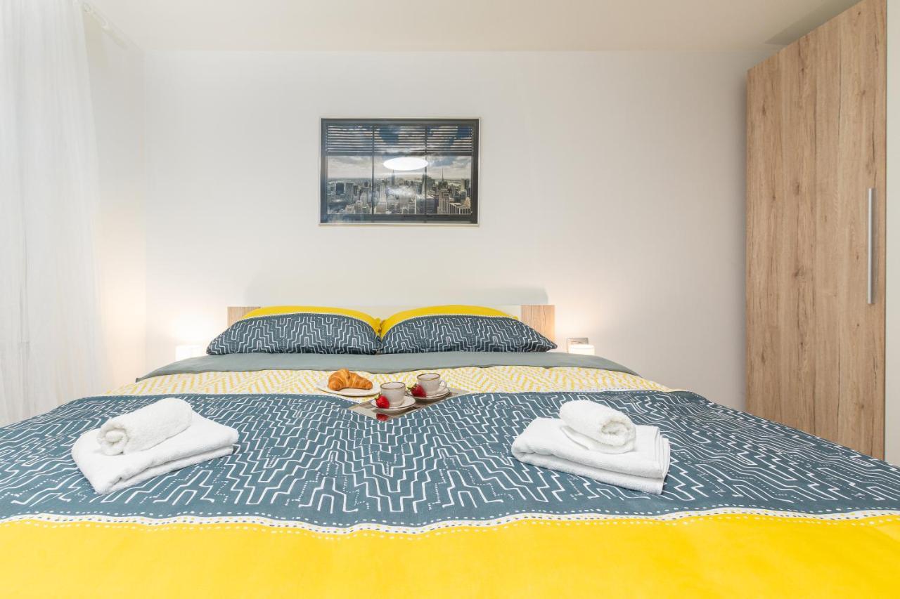 Apartment Ena Near Pula Amphitheater Bagian luar foto