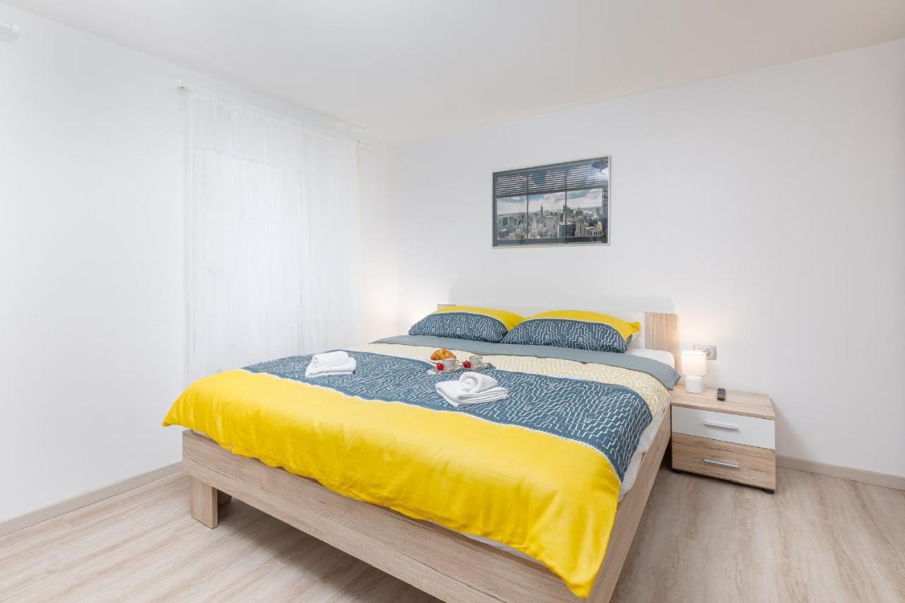 Apartment Ena Near Pula Amphitheater Bagian luar foto