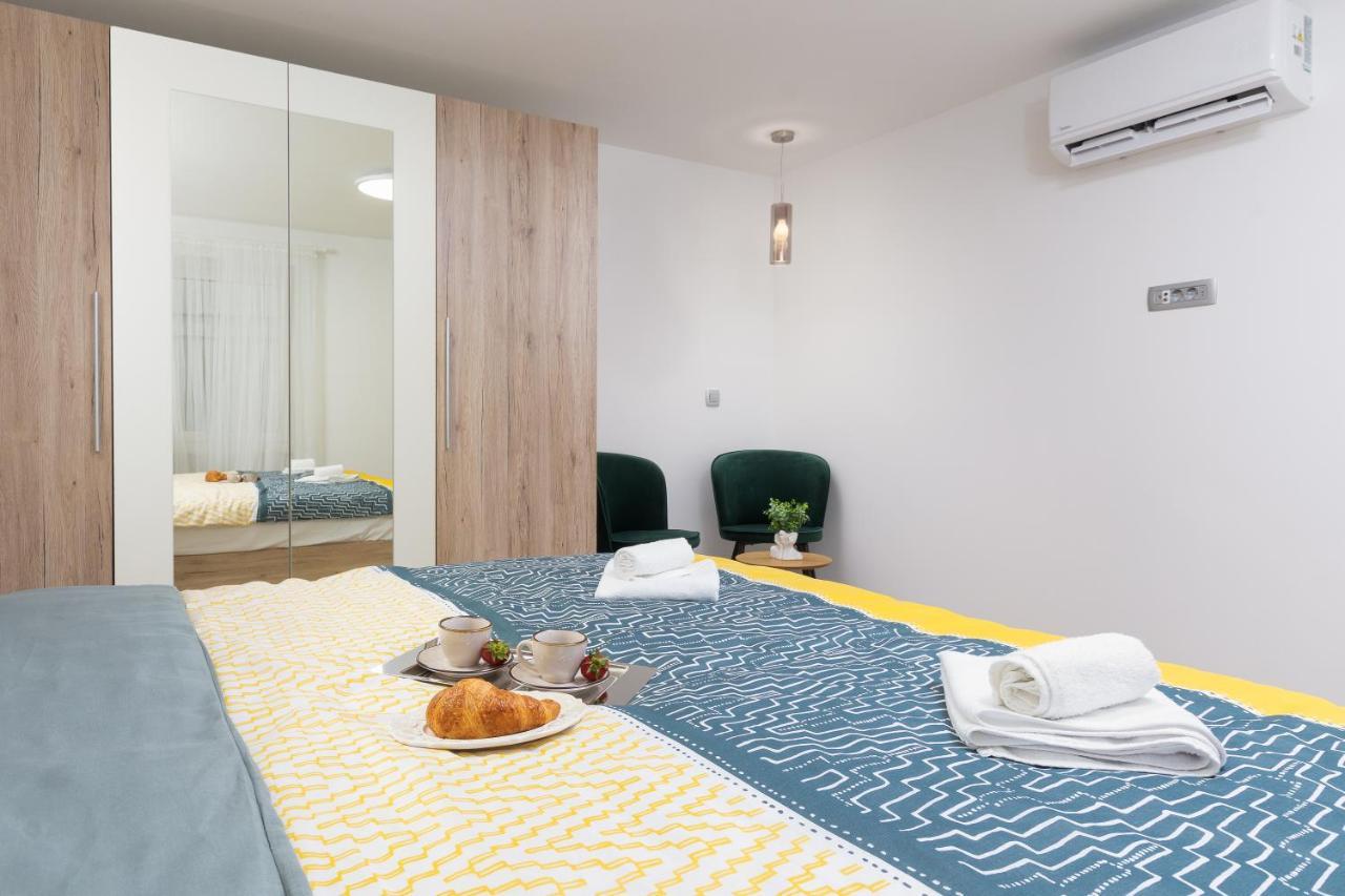 Apartment Ena Near Pula Amphitheater Bagian luar foto