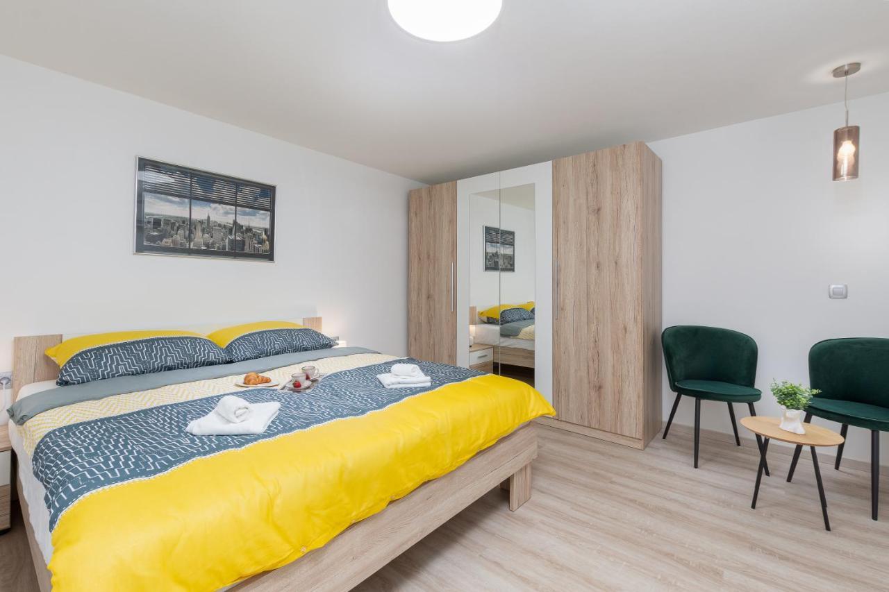 Apartment Ena Near Pula Amphitheater Bagian luar foto