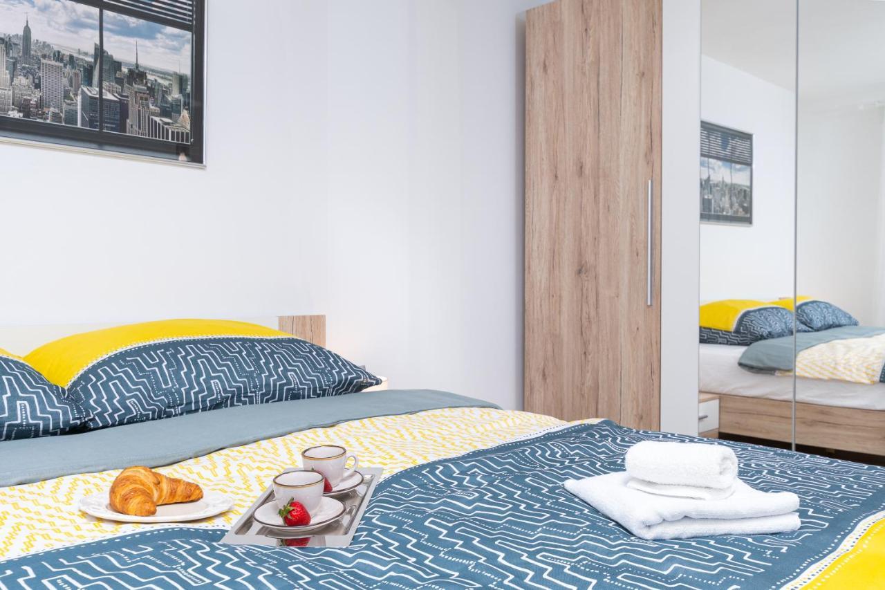 Apartment Ena Near Pula Amphitheater Bagian luar foto