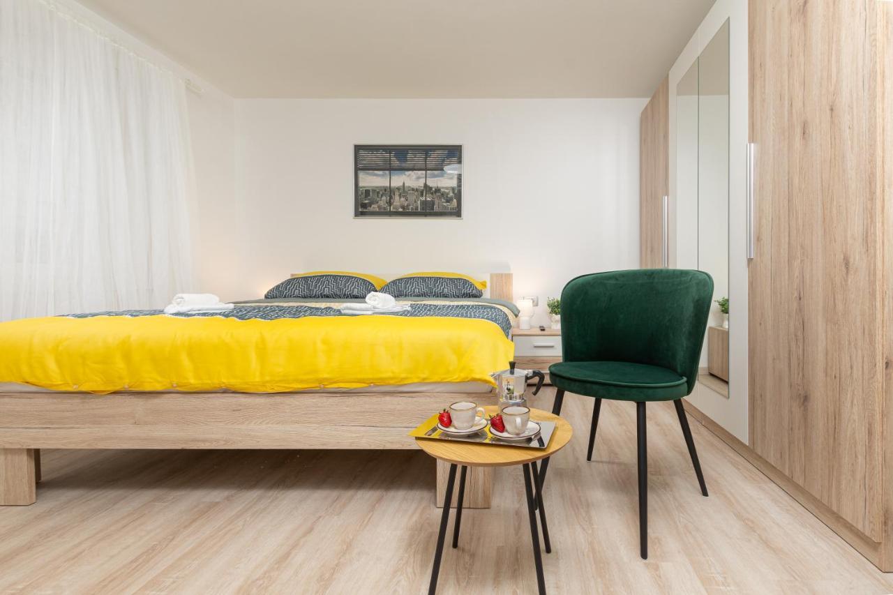 Apartment Ena Near Pula Amphitheater Bagian luar foto