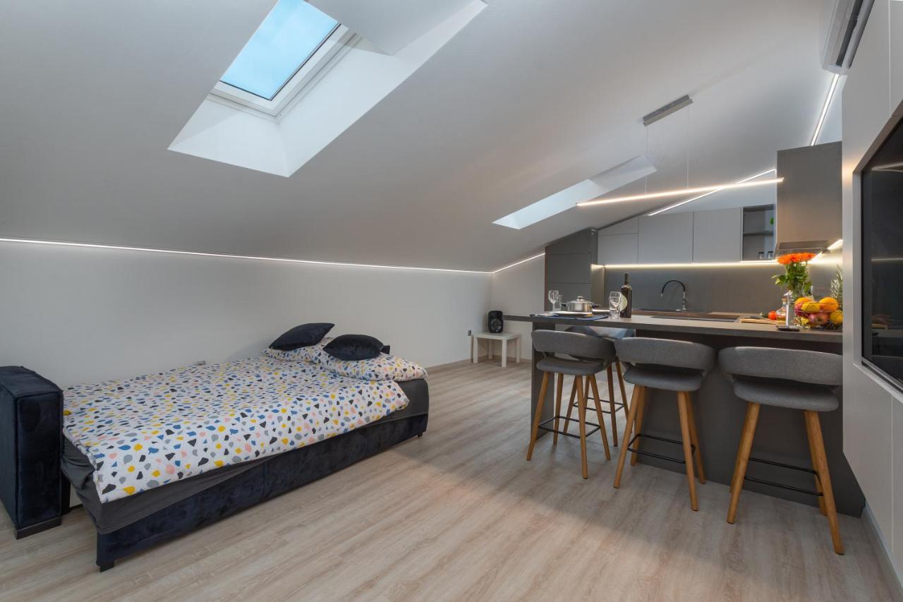 Apartment Ena Near Pula Amphitheater Bagian luar foto