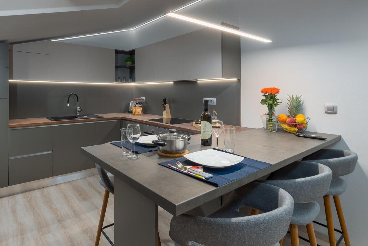 Apartment Ena Near Pula Amphitheater Bagian luar foto