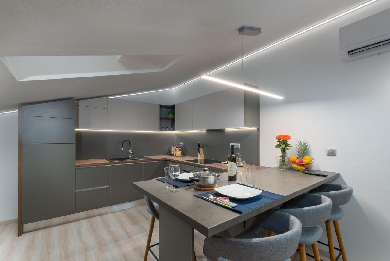 Apartment Ena Near Pula Amphitheater Bagian luar foto