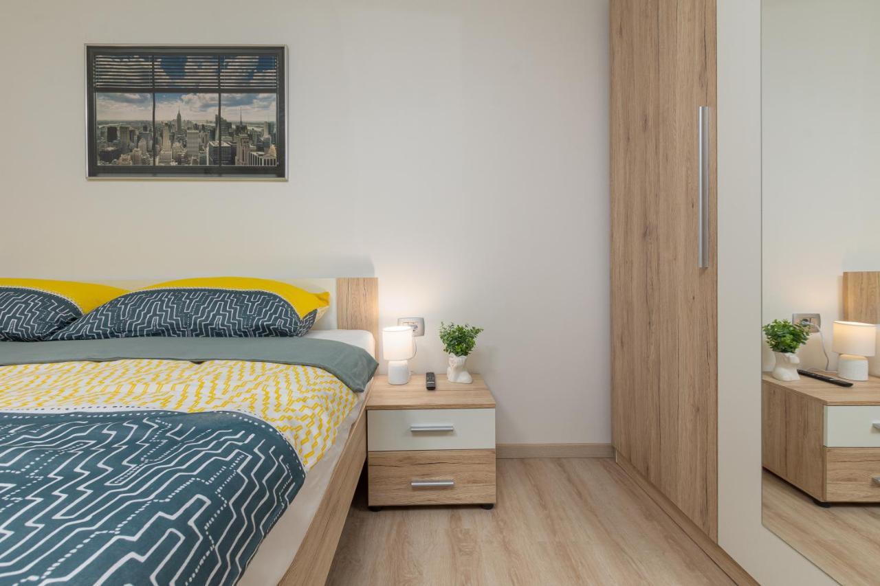 Apartment Ena Near Pula Amphitheater Bagian luar foto