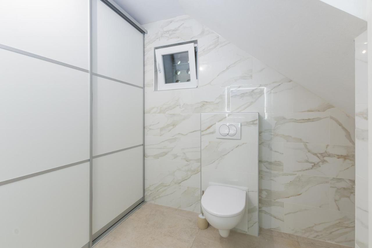 Apartment Ena Near Pula Amphitheater Bagian luar foto